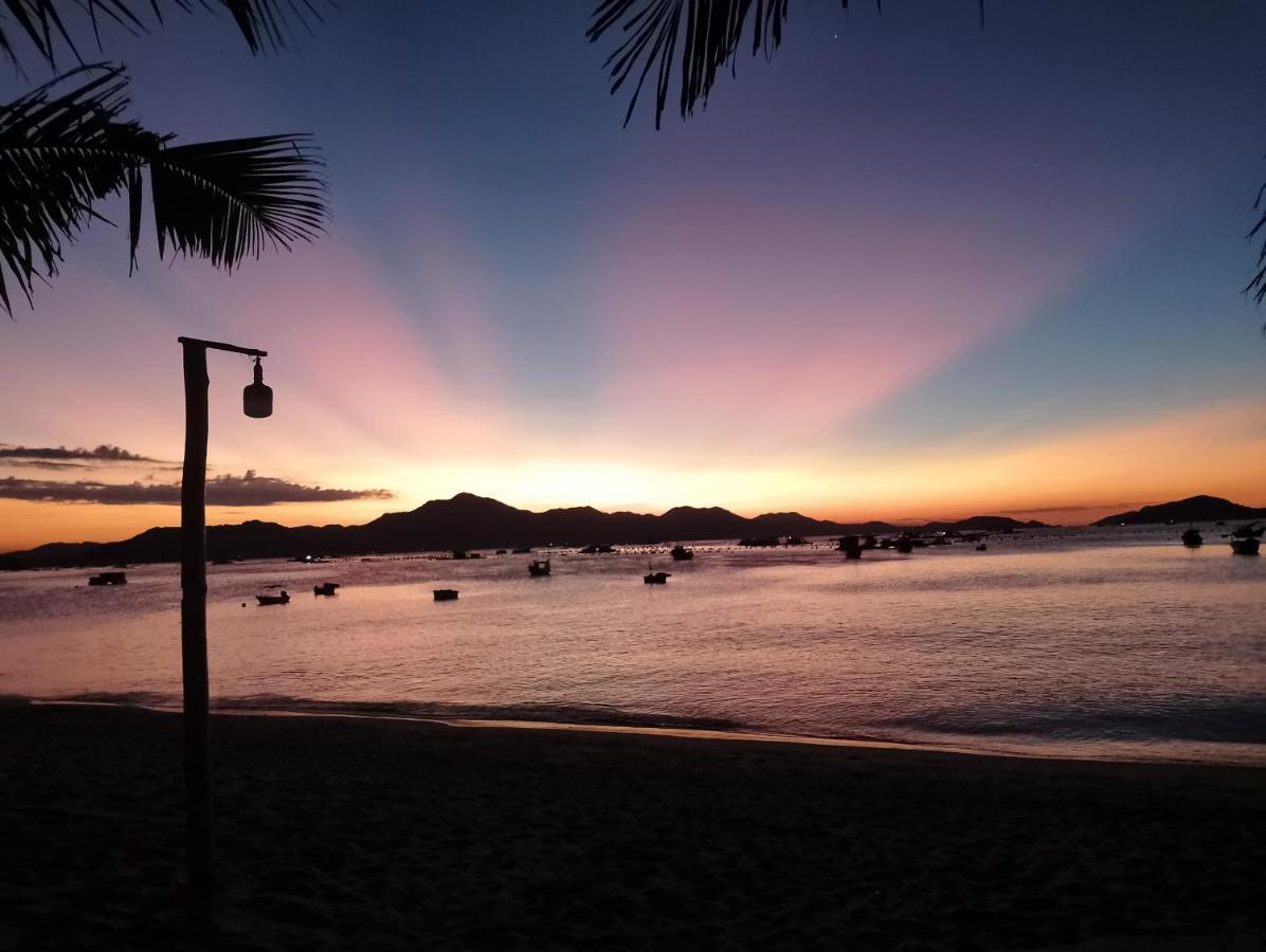 Hotel The Sunrise Anh Tu Cam Ranh Esterno foto
