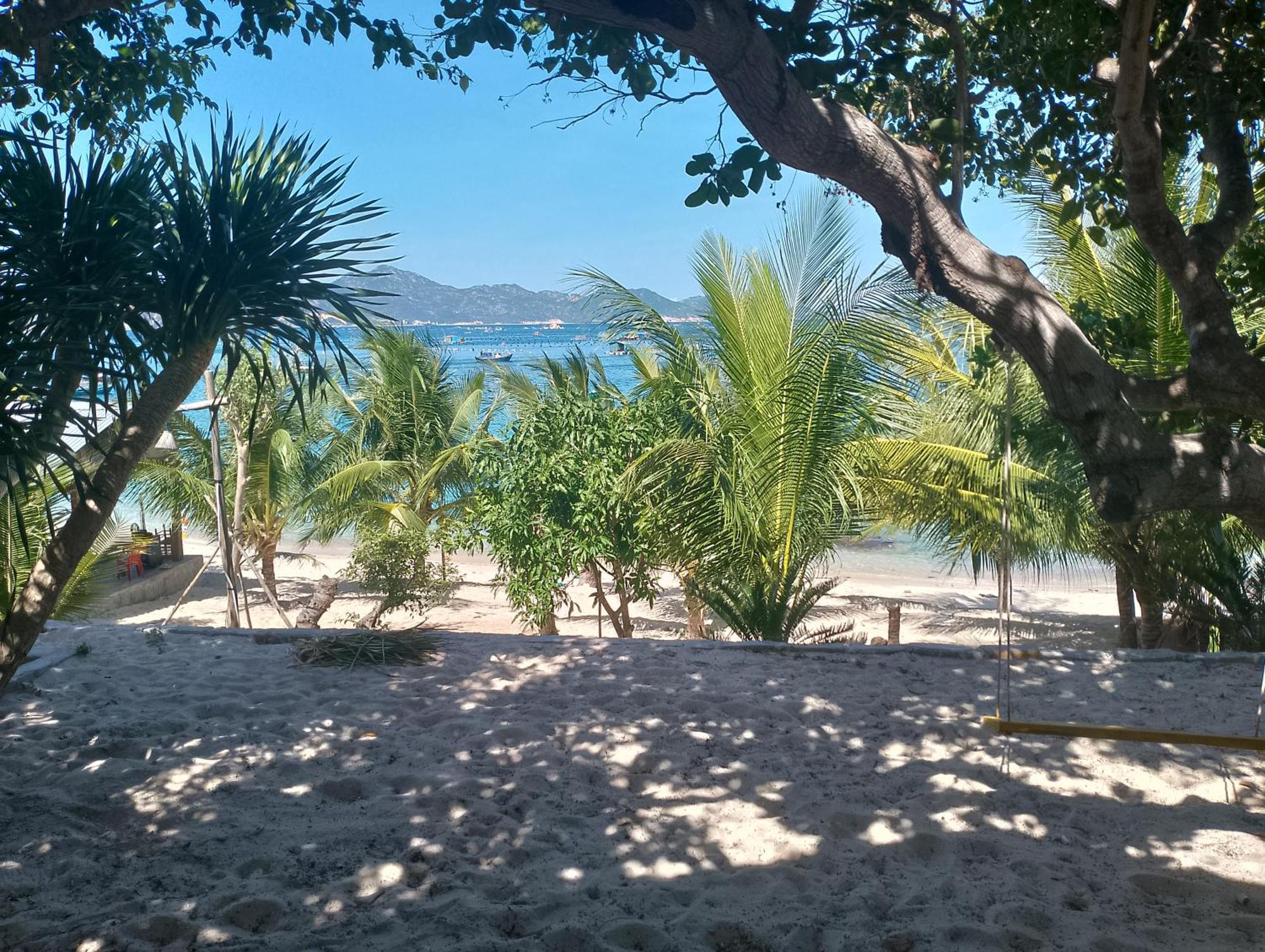 Hotel The Sunrise Anh Tu Cam Ranh Esterno foto