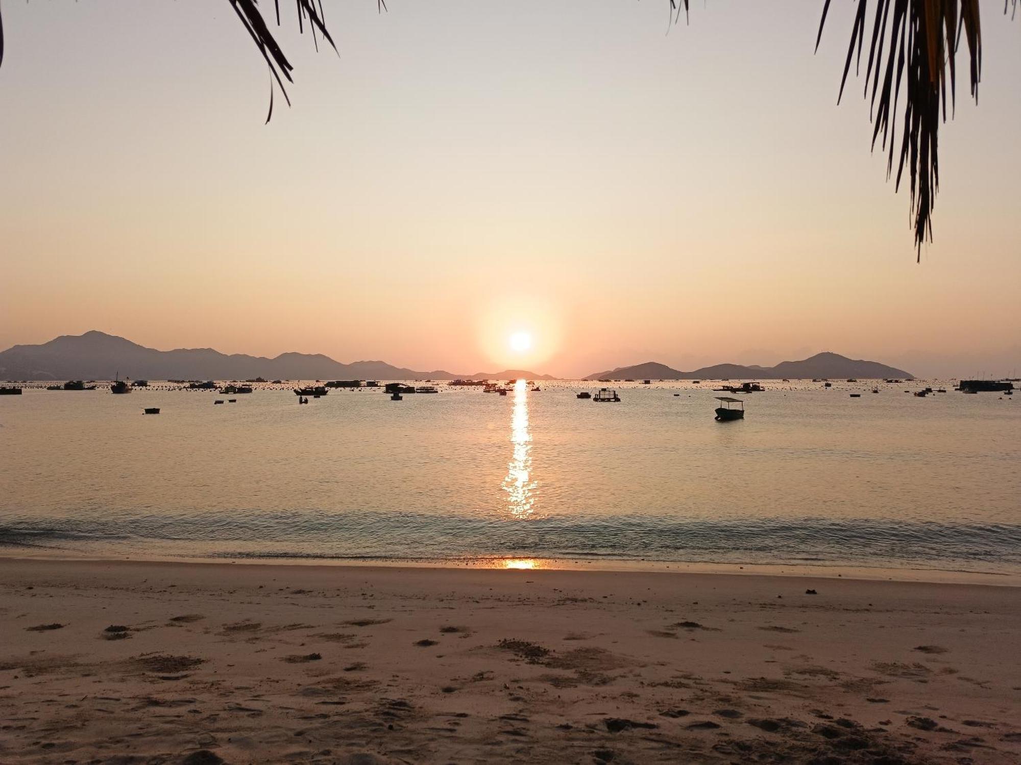 Hotel The Sunrise Anh Tu Cam Ranh Esterno foto