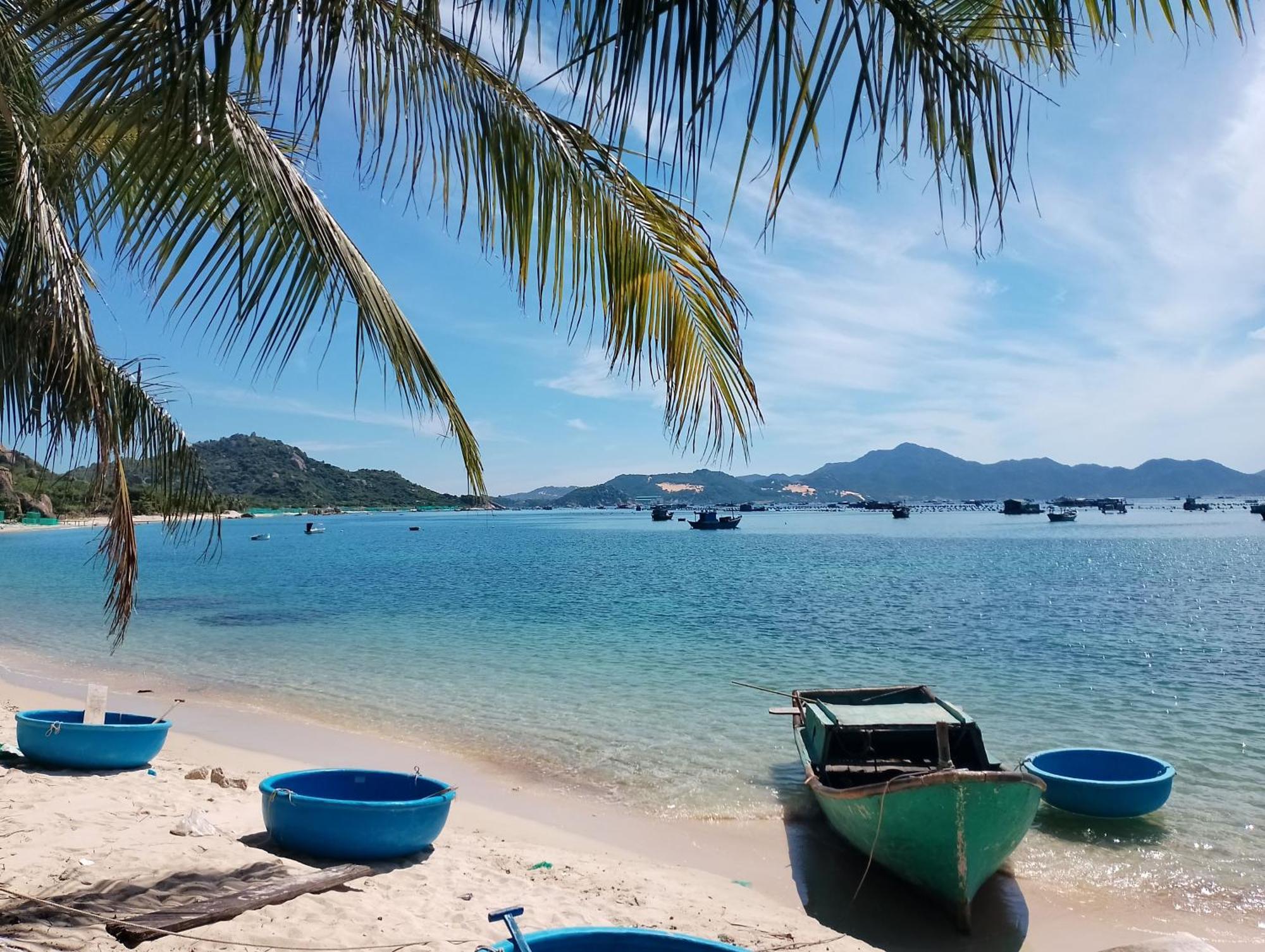 Hotel The Sunrise Anh Tu Cam Ranh Esterno foto