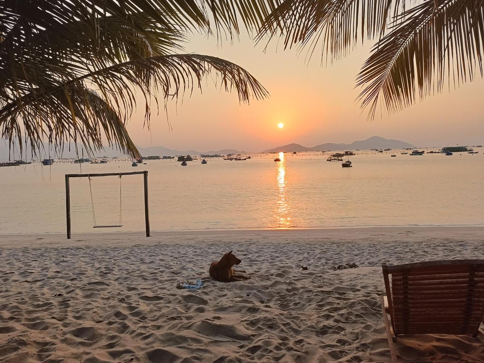 Hotel The Sunrise Anh Tu Cam Ranh Esterno foto